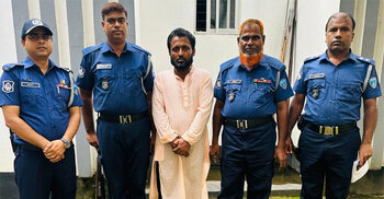 গাঁজা সেবন করে মাজারে ঘুমাচ্ছিলেন ১৮ মামলার আসামি