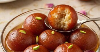 খুশির দিনে ঘরেই বানিয়ে নিন গোলাপজাম