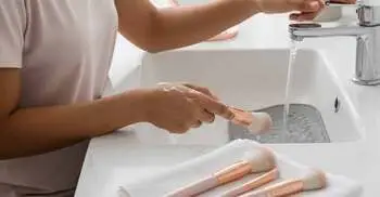 মেকআপ ব্রাশ পরিষ্কার না করলে কী হয়, জানুন বিস্তারিত