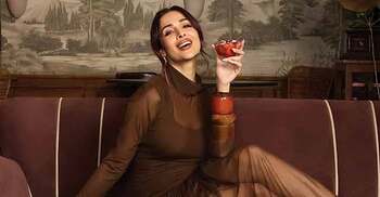 ফিটনেস ট্রেন্ড নয়, ঘরোয়া অভ্যাসেই সুস্থ মালাইকা