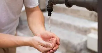 অজুর সময় কনুই শুকনো থেকে গেলে নামাজ হবে?