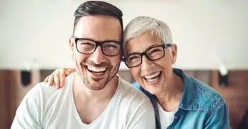 আদর্শ সন্তান না কি অতি-নির্ভরতা? মিলিয়ে নিন মামা’জ বয়-এর ১০ লক্ষণ