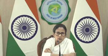 Mamata asks India’s EC to take note of Bangladesh’s peaceful polls