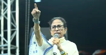 ‘গদি মিডিয়ার’ বুথফেরত জরিপ বিশ্বাস করবেন না: মমতা