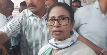 নিরাপত্তা বাহিনী তৃণমূলের লোকজন তুলে নিয়ে যাচ্ছে, অভিযোগ মমতার