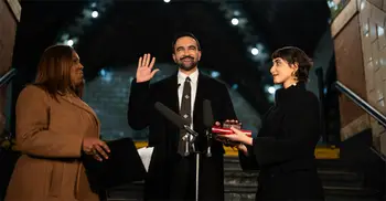 কোরআন ছুঁয়ে নিউ ইয়র্কের মেয়র হিসেবে শপথ নিলেন মামদানি