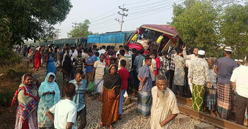 কুমিল্লায় রেলক্রসিংয়ের দুই কর্মীকে আসামি করে মামলা
