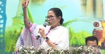 নির্বাচন কমিশনকে বিজেপির ললিপপ না হওয়ার অনুরোধ মমতার