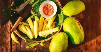 জানেন কাঁচা আম খেলে শরীরে কী ঘটে?