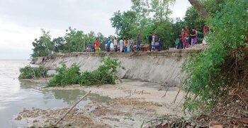 মানিকগঞ্জে যমুনাপাড়ের মানুষের হাহাকার