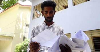 জীবিত সন্তানকে মৃত দেখিয়ে জমি বিক্রি করে দিলেন বাবা