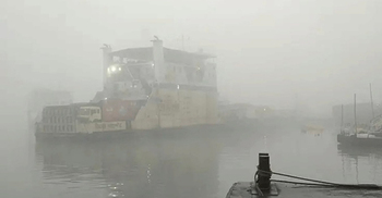ঘন কুয়াশার কারণে পাটুরিয়া-দৌলতদিয়া ফেরি চলাচল বন্ধ
