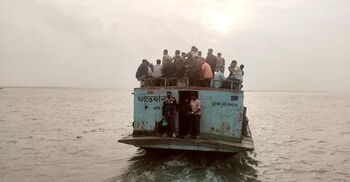 সাড়ে চার ঘণ্টা পর পাটুরিয়া-দৌলতদিয়ায় লঞ্চ চলাচল স্বাভাবিক