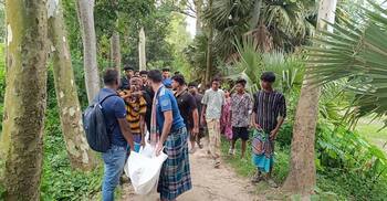 মাকে কুপিয়ে হত্যা করলেন মেয়ে