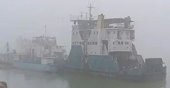 পাটুরিয়া -দৌলতদিয়া নৌরুটে ফেরি চলাচল বন্ধ