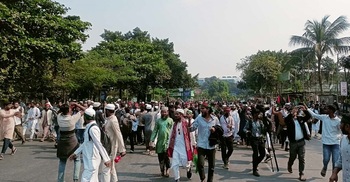 স্লোগানে স্লোগানে উত্তাল মানিক মিয়া অ্যাভিনিউ