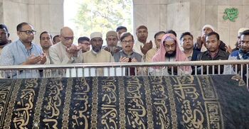 মাজার জিয়ারতের মধ্য দিয়ে মান্নার নির্বাচনি প্রচারণা শুরু