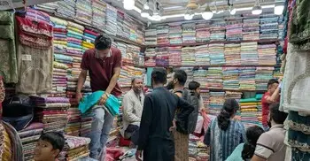 নতুন পোশাকে সেজেছে মিরপুরের শপিংমল, ভিড় এড়াতে আগেই কেনাকাটা