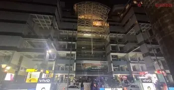 ৭টায় বন্ধ শপিংমল, পাশেই নিয়মের ‘বালাই নেই’