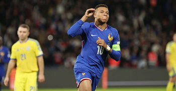 এমবাপের ৪০০, ইউক্রেনকে উড়িয়ে বিশ্বকাপে ফ্রান্স