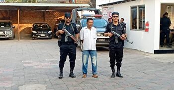 আফিমসহ কারবারি আটক