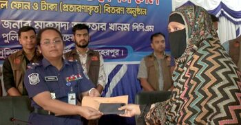 মেহেরপুরে হারিয়ে ফেলা ১২২ মোবাইল ফেরত পেলেন মালিকরা