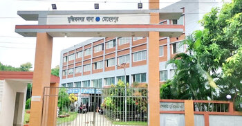 দরজা ভেঙে ঘরে ঢুকে মাদক কারবারীকে কুপিয়ে হত্যা