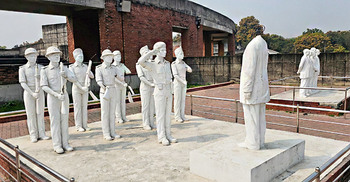 মুজিবনগর স্মৃতি কমপ্লেক্সে এসে হতাশ দর্শনার্থীরা