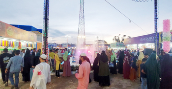 দিনে সমুদ্র দর্শন, রাতে জমজমাট বাণিজ্যমেলা