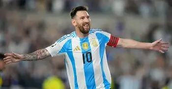 টম ব্র্যাডি-রোনালদোকে পেছনে ফেলে শতাব্দীর সেরা ক্রীড়াবিদ মেসি!