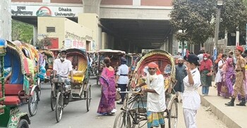 বইমেলা ঘিরে শৃঙ্খলা অভিযান, স্কাউটদের তৎপরতায় স্বস্তি যাত্রীদের