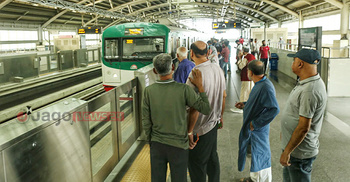 মেট্রোরেলে চড়ে উত্তরা-মিরপুরের ভোটার ভোট দিচ্ছেন দক্ষিণ ঢাকায়