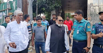 হামলায় ক্ষতিগ্রস্ত মেয়র জায়েদার বাড়ি পরিদর্শনে মুক্তিযুদ্ধমন্ত্রী