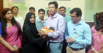 রাস্তায় জন্ম নেওয়া সেই নবজাতক পেলো ঠিকানা