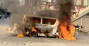 উত্তরায় মাইক্রোবাসে আগুন