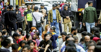 ২০২৫ সালে মালয়েশিয়ায় ৯০ হাজারের বেশি অবৈধ অভিবাসী আটক