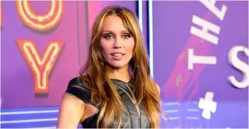 অ্যাভাটারে গান গেয়ে যে সম্মান পেলেন মাইলি সাইরাস