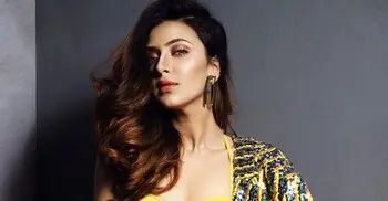 ছুটি রিসোর্টের সাথে যুক্ত হলেন মিম