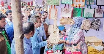 আমরা গ্যাসের কমতি উত্তরাধিকার সূত্রে পেয়েছি: বস্ত্র ও পাটমন্ত্রী