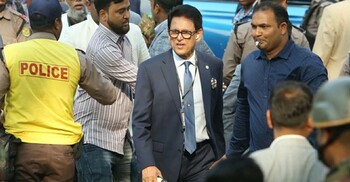 যানজটের কারণে হেঁটে শপথ অনুষ্ঠানে গেলেন মন্ত্রিসভায় ডাক পাওয়া সদস্যরা