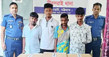 বিদেশে শিপমেন্টের জন্য নেওয়ার পথে গার্মেন্টস পণ্য লুট, গ্রেফতার ৪