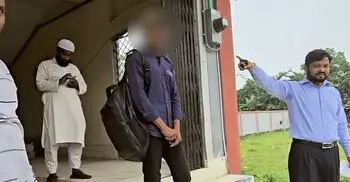 প্রকাশ্যে ধূমপান করে ফেসবুকে প্রচার, কলেজছাত্র বহিষ্কার