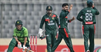 মিরাজের পর তাসকিনের আঘাত, ম্যাচে ফিরলো বাংলাদেশ