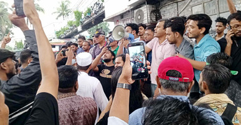 গোপালগঞ্জে হামলা: মিরপুর ১০ নম্বরে এনসিপির ব্লকেড