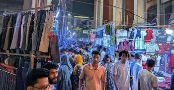 মিরপুরে ফুটপাত দখল করে ‘নীরব’ চাঁদাবাজির অভিযোগ