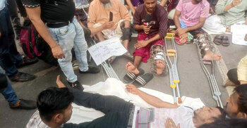 Mirpur Road paralysed as injured protesters block traffic