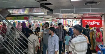 মিরপুরে জমজমাট ঈদ বাজার, ফুটপাতেও ভিড়