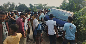বৌভাত অনুষ্ঠানে যাওয়ার পথে মাইক্রোবাস দুর্ঘটনায় নারী নিহত