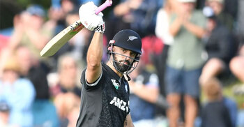 সেঞ্চুরি করেই ছিটকে গেলেন ড্যারিল মিচেল