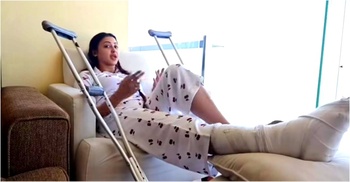 পা ভেঙে বিশ্রামে জাহারা মিতু, কাজে ফিরতে নির্বাচনের অপেক্ষায়